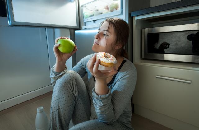 Nutricionisti: Namirnice koje smete jesti pre spavanja
